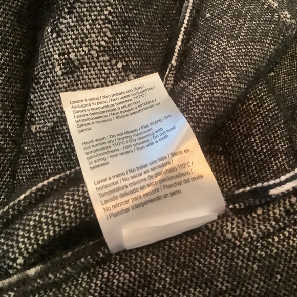 Louis Vuitton Gorgeous Coat New Black White with hood ,big front pockets ❤️❤️❤️ - Picture 11 of 11